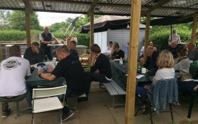 Tørvejr og diskussionslyst på årets udendørs generalforsamling